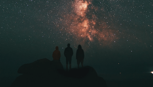 Late Night Date Ideas: 10 Dates Desgined to Keep the Romance Alive. Couples looking at milky way.